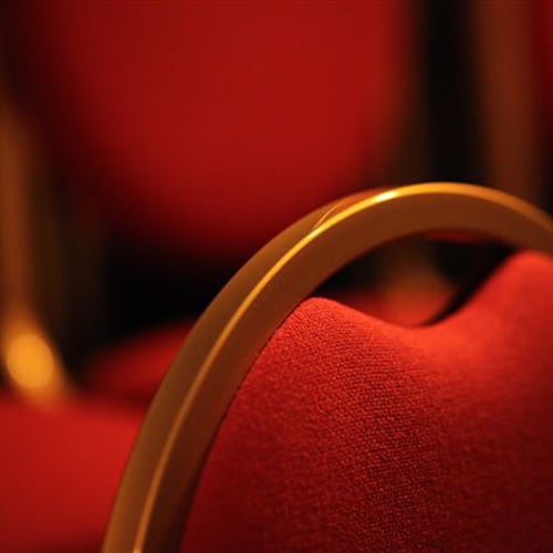 "Le petit théâtre où le spectateur choisit son siège"