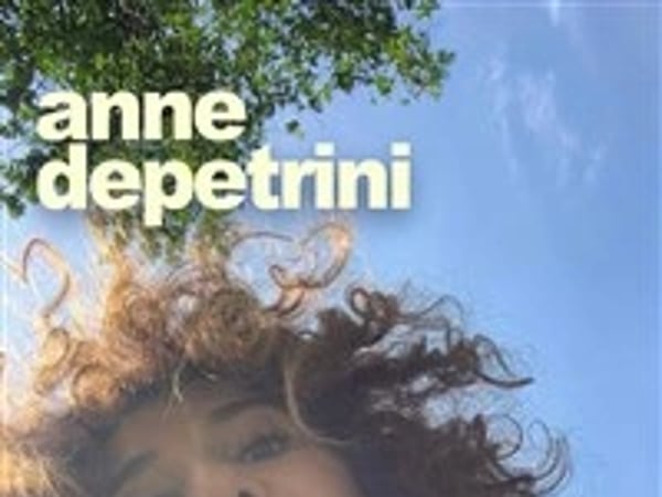 Anne Depetrini dans A côté