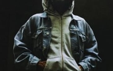 Yvnnis