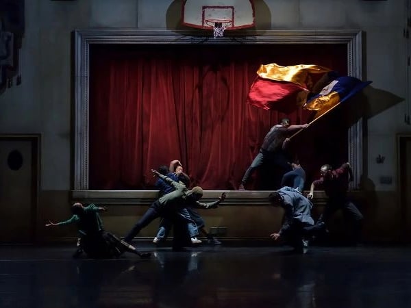 Assembly Hall par Crystal Pite et Jonathon Young