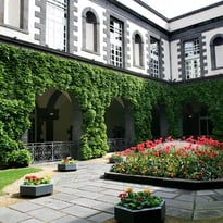 Hôtel de Ville, Tribunal, Prison