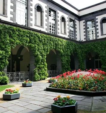 Hôtel de Ville, Tribunal, Prison