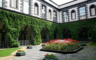 Hôtel de Ville, Tribunal, Prison