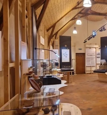 Visite commentée de la nouvelle scénographie de la Maison archéologique des Combrailles.
