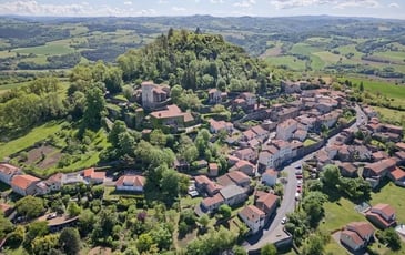 Visite commentée à deux voix « Usson, son église et ses œuvres d'art : toute une histoire ! »