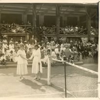 Tribune publique des tennis La Bourboule