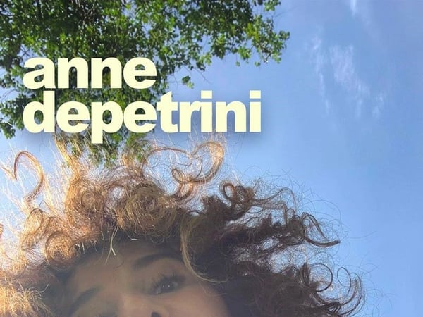 Anne Depetrini dans A côté